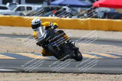 media/Apr-10-2022-SoCal Trackdays (Sun) [[f104b12566]]/Turn 2 (1135am)/